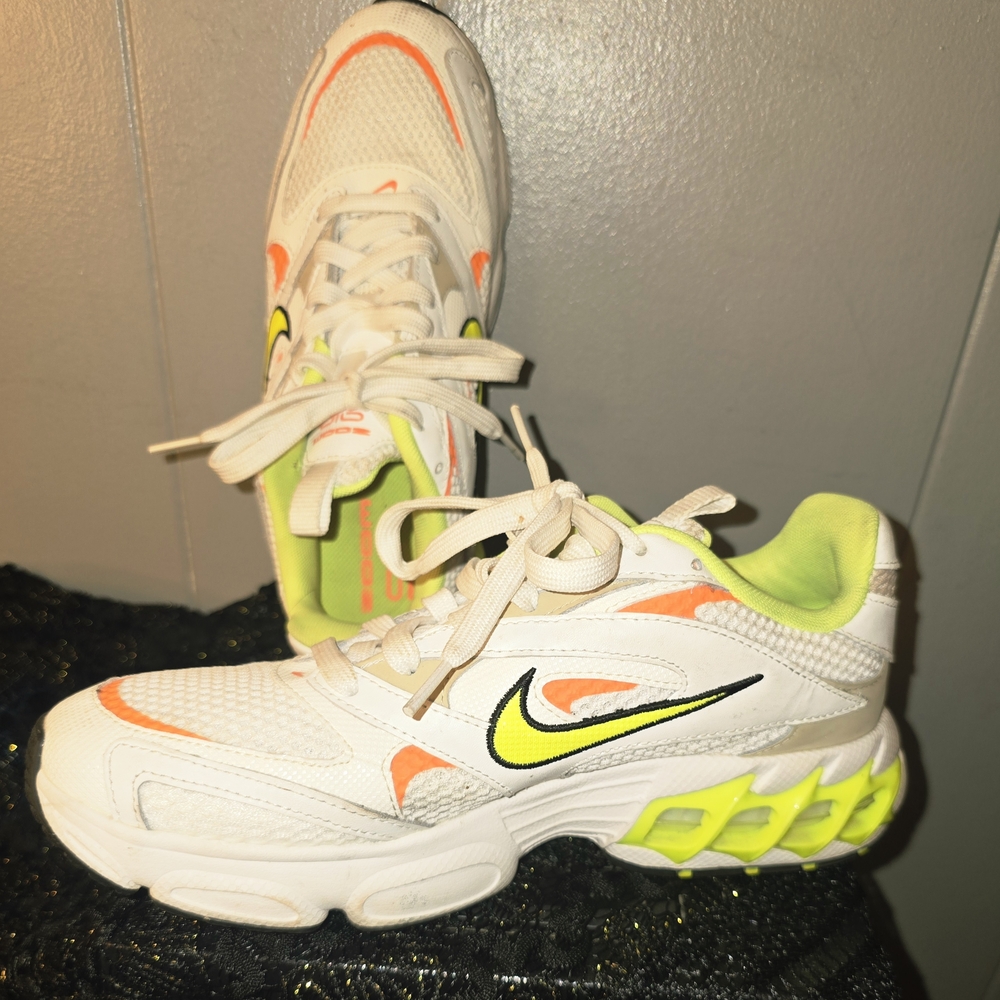 NIKE ZOOM AIR FIRE SIMMIT WHITE & VOLT 8.5 Women's CW3876-104 Sneakers - Picture 4 of 7